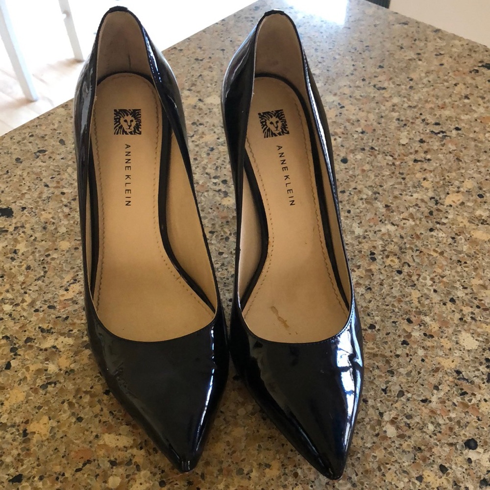 Anne Klein patent black leather heels size 8